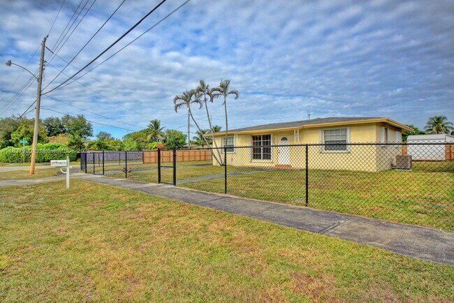 Foto del edificio - 3531 SW 36th St
