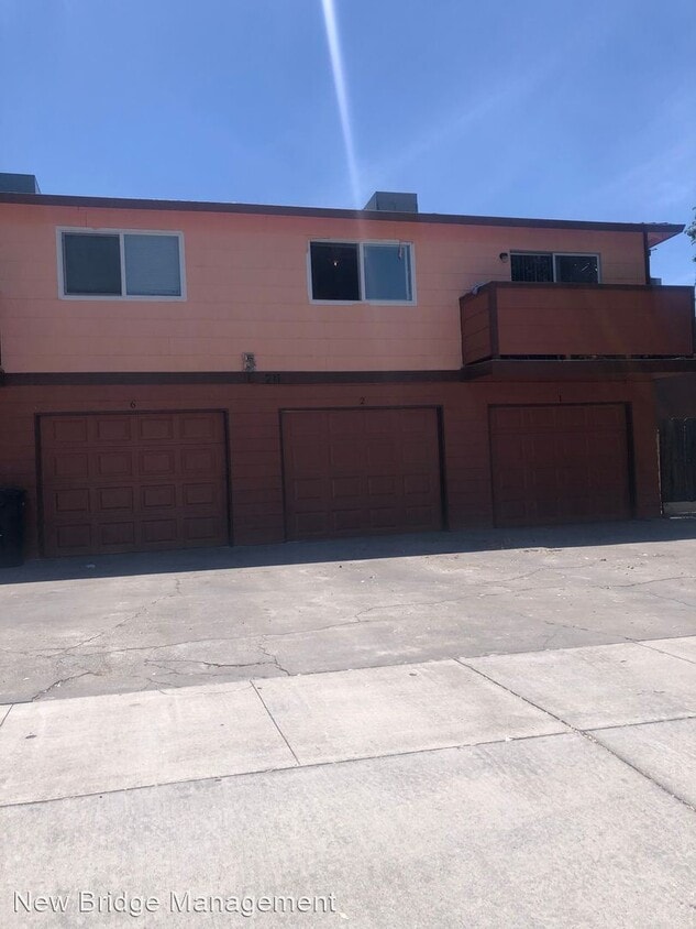 Primary Photo - 211 E St