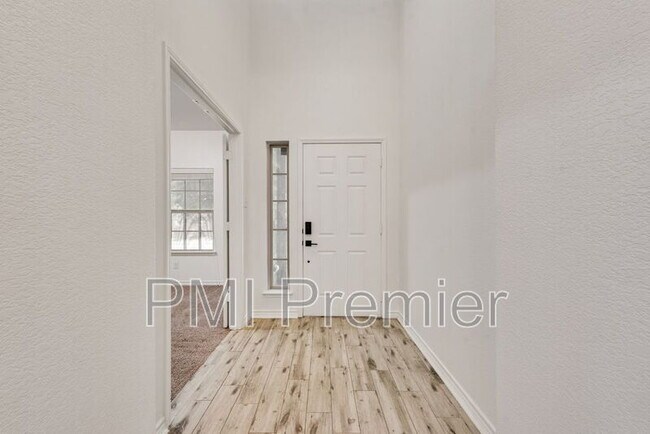 Foto del edificio - 1816 Castle Creek Dr