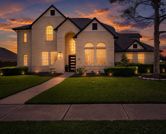 Building Photo - 2855 Everett Dr