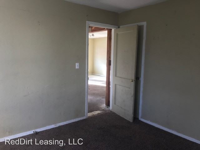 Building Photo - 2 br, 1 bath House - 3316 S META AVE