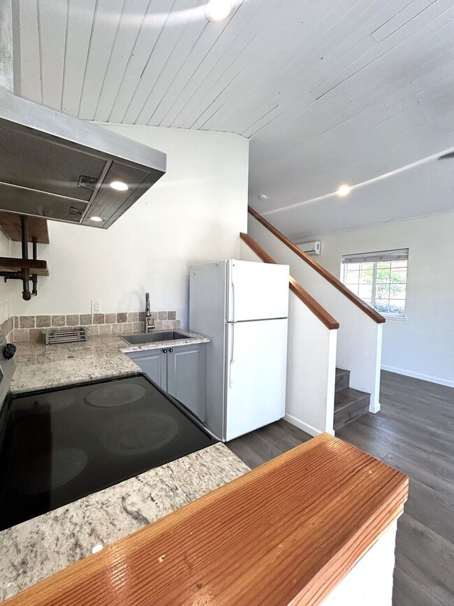 Building Photo - 1-Bedroom ADU with Full Kitchen, Loft & In...