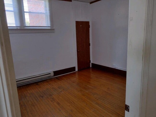 Building Photo - 120 Brown St