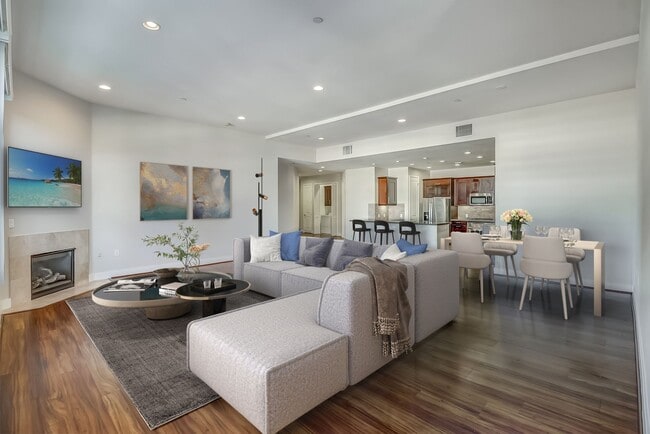 Building Photo - Axis 2300