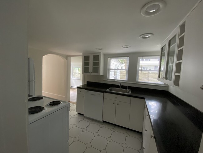 Foto del edificio - 987 Pleasant St