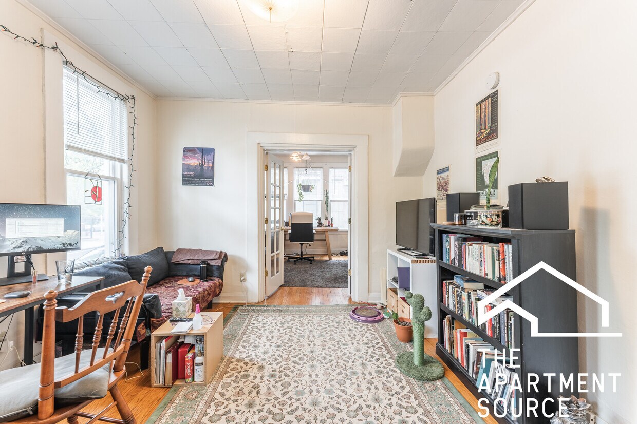 Primary Photo - 1100 W Wolfram St