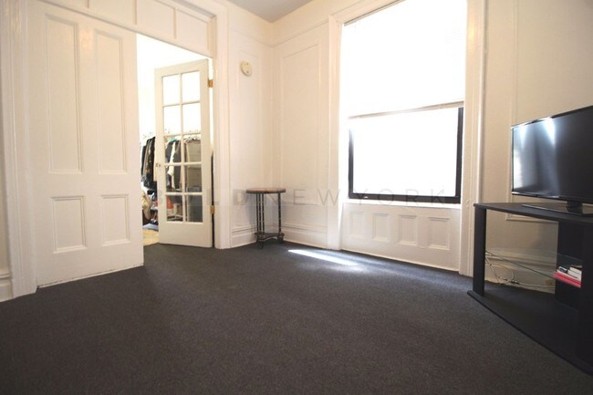 Foto del edificio - 117 E 96th St
