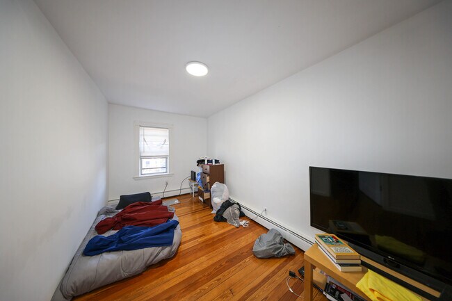 Building Photo - 17 Princeton St