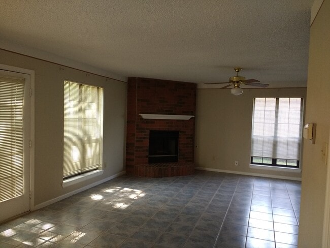 Building Photo - 2361 Shirecreek Cir