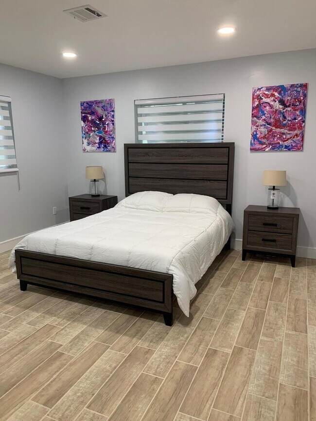 Foto del edificio - 725 Heron Dr