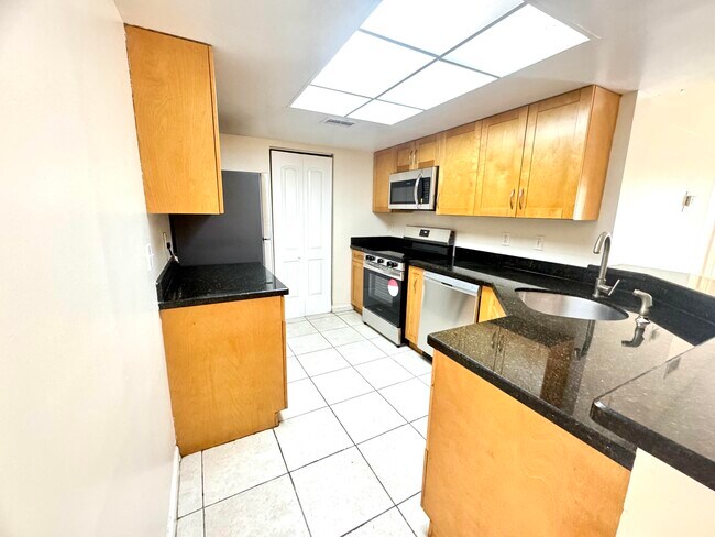 Foto del edificio - 9166 W Atlantic Blvd