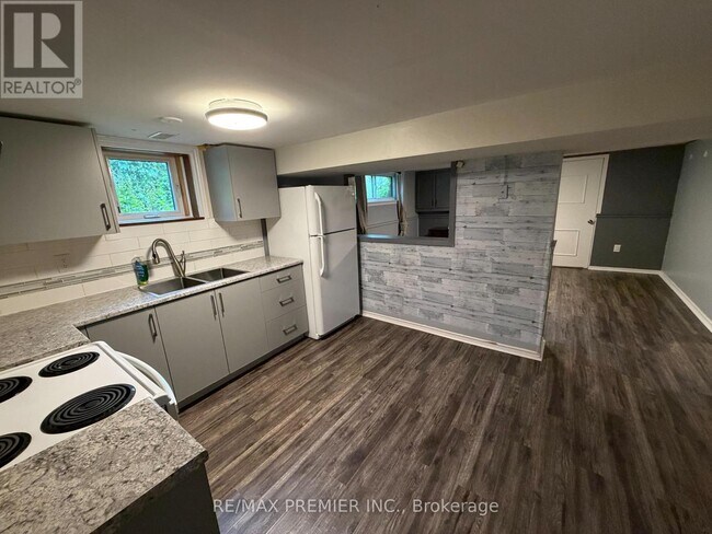 Building Photo - 404 Rustic Rd