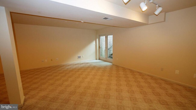 Foto del edificio - 12903 Wheatland Rd