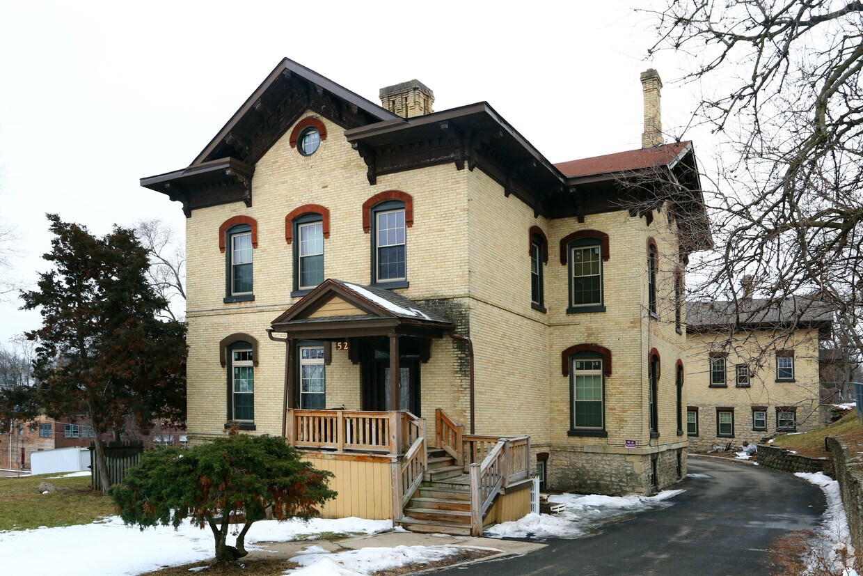 WC Kimball Apartments in Elgin, IL