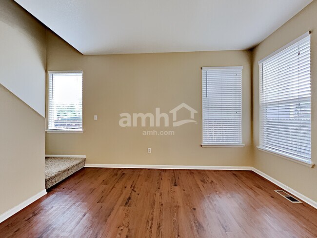 Foto del edificio - 1736 Daisy Ct