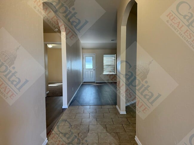 Building Photo - 9604 Ella Ln