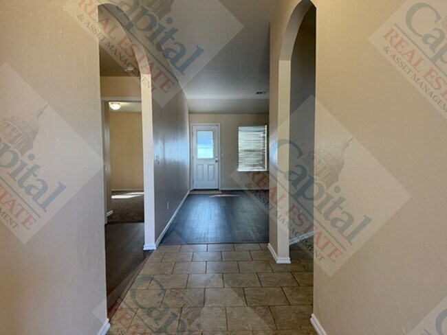 Foto del edificio - 9604 Ella Ln
