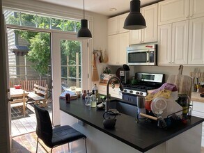 Building Photo - 184 School St