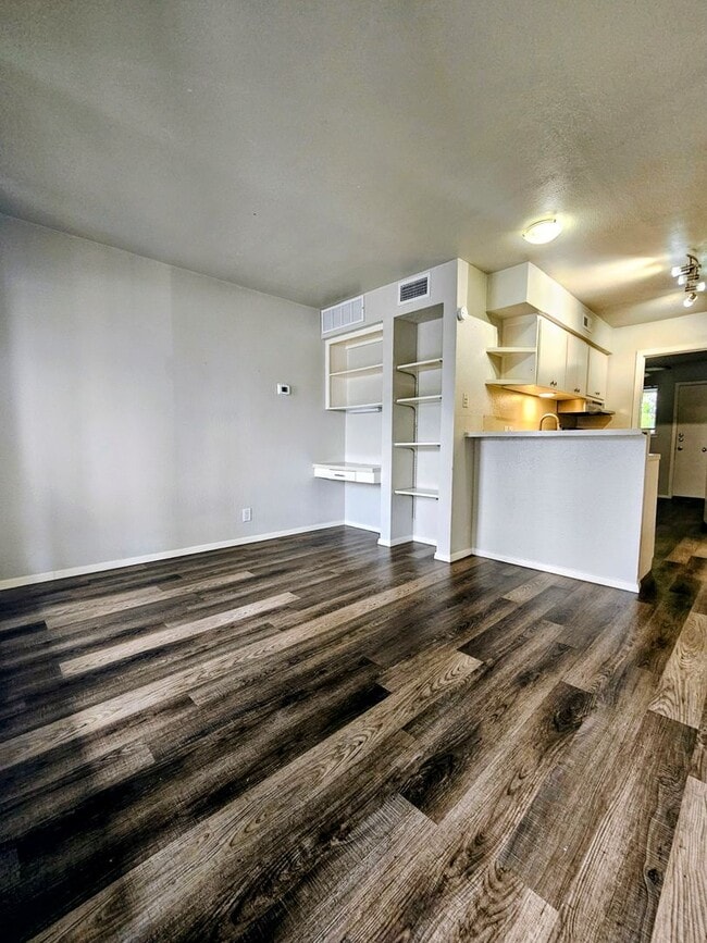 Interior Photo - The Kingston