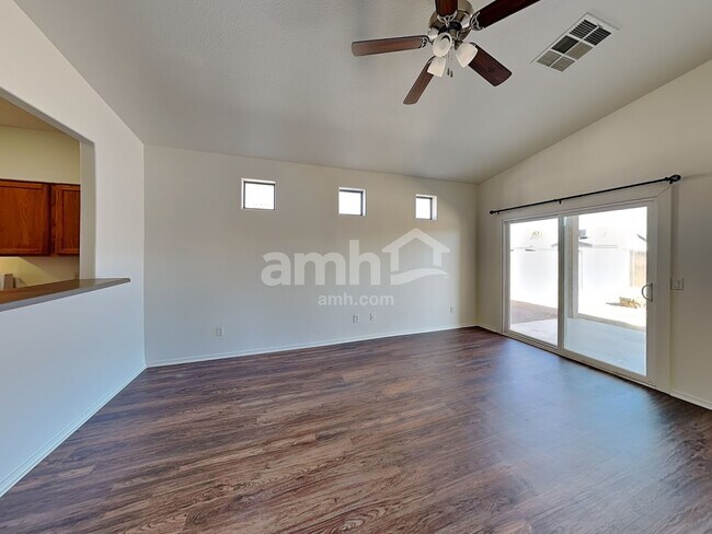 Foto del edificio - 7210 W Sunderland Ave