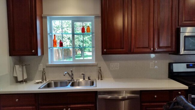 Foto del edificio - 1616 Tamarack Rd