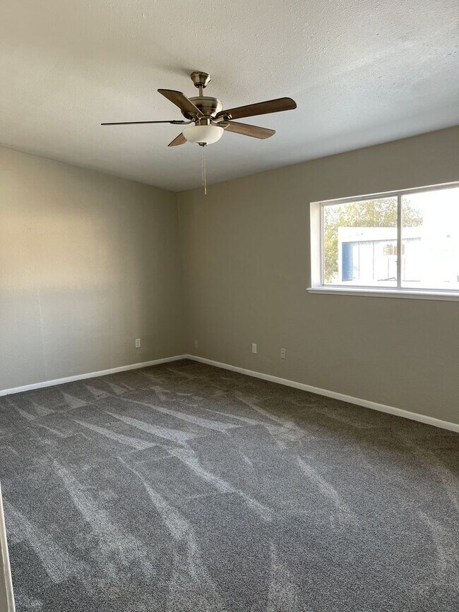 Building Photo - 63 S Commonsway Dr