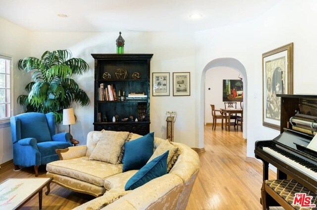 Foto del edificio - 346 N Flores St