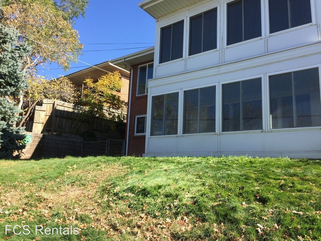 Primary Photo - 1889 S Foothill Dr