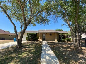 Building Photo - 226 Blue Bonnet