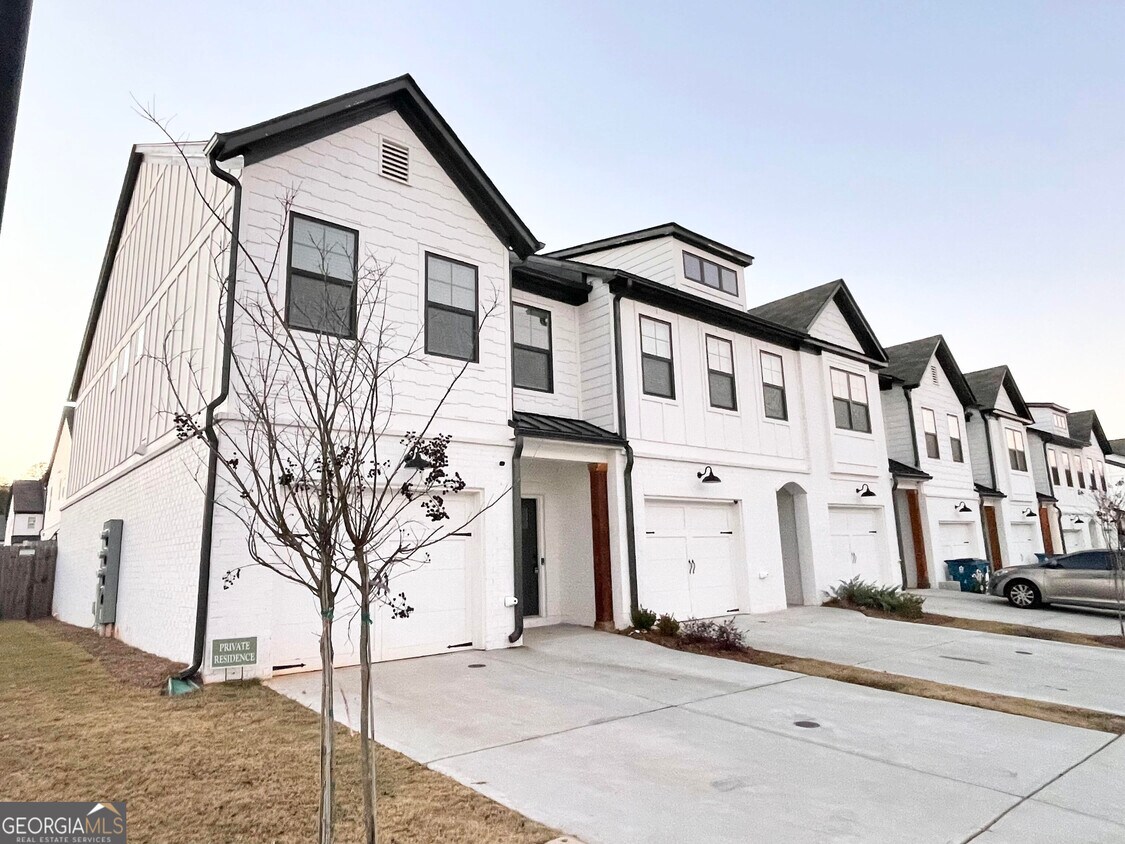 Primary Photo - 146 N Auburn Landing Pl