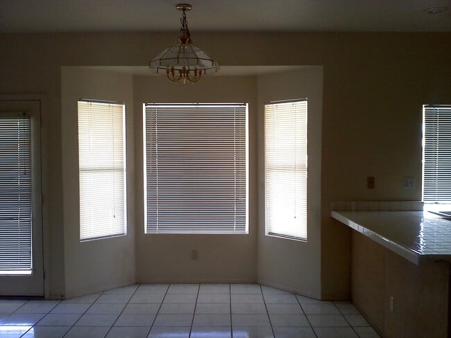 Foto del edificio - MUST SEE HOME IN AVONDALE WITH POOL!