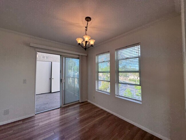 Building Photo - 3472 Hathaway Ave