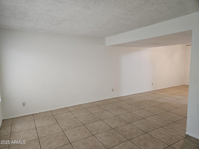 Building Photo - 6557 S La Rosa Dr