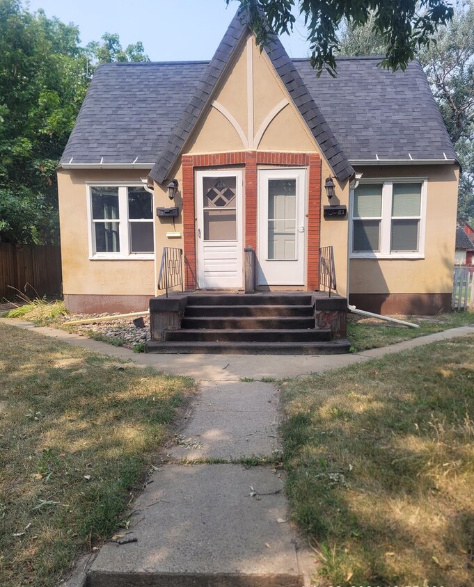 413 S Center Ave Unit 415, Miles City, MT 59301 Room for Rent in