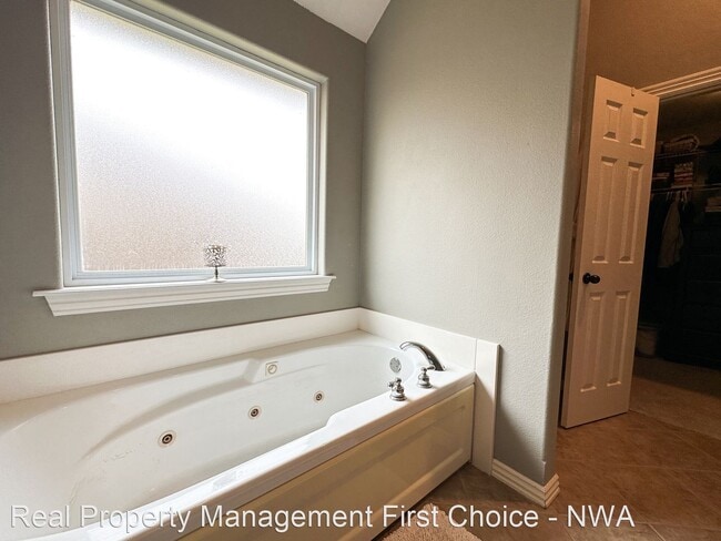Building Photo - 3 br, 2 bath House - 1121 Lariat Drive