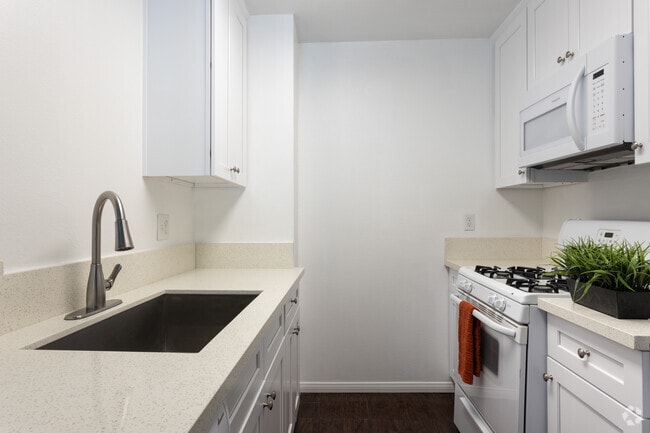 1BR, 1BA - 102 - Meridian Court Apartments