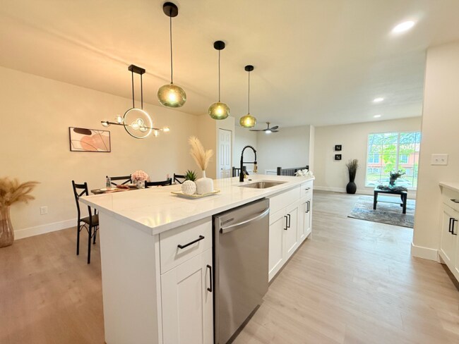 Photo - 4770 Newton Dr House