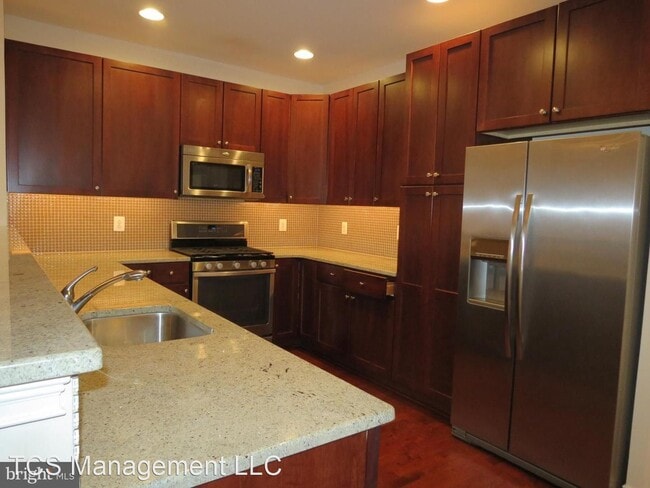 Building Photo - 2 br, 2 bath House - 600 Commodore Ct #2620