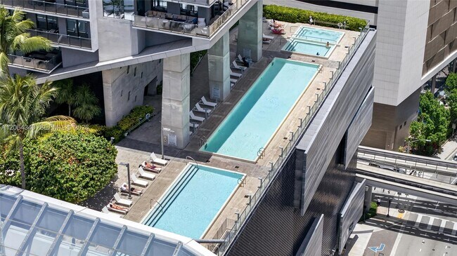 Foto del edificio - 68 SE 6th St