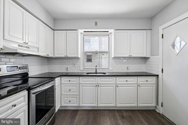 Building Photo - 65 Hartley Rd