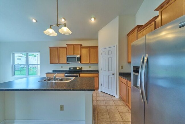 Building Photo - 3 Bedroom 2 Full Bath Ranch in Westfield i...