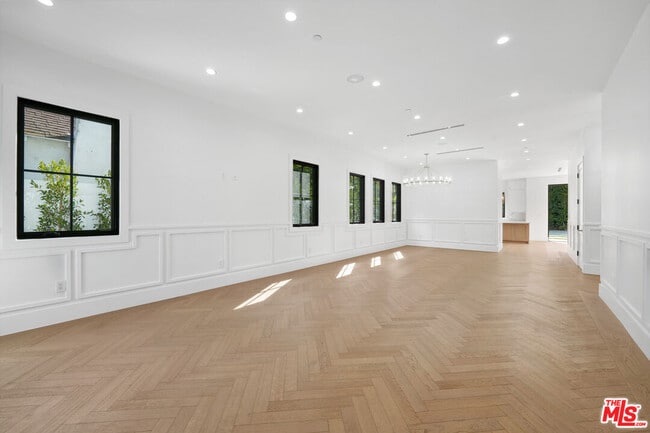 Foto del edificio - 4539 Longridge Ave