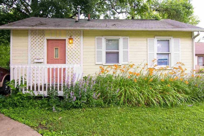 Foto del edificio - Charming 1 Bedroom 1 bath House in Iowa City