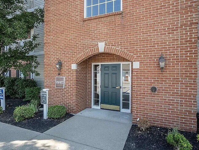 Foto del edificio - 1070 Larkspur Ct