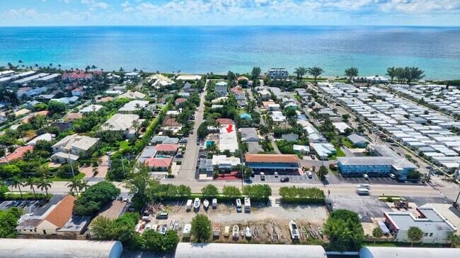 Boynton Beach steps to the beach w pool CB - 5019 N Ocean Blvd