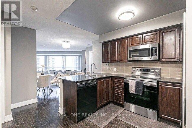 Building Photo - 125 Village Green Square