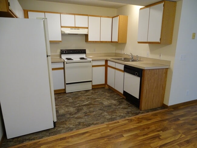 Kitchen - 1405 Moreland St