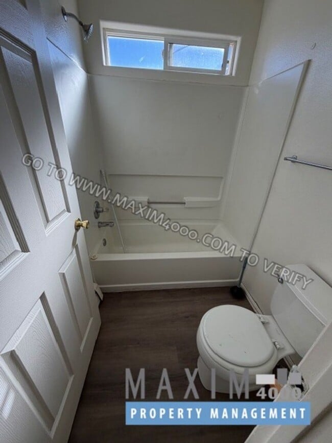 Building Photo - 483 David Ct