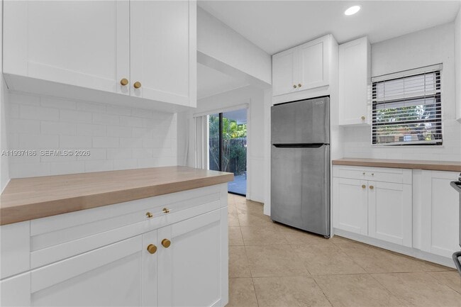 Foto del edificio - 5208 NE 5th Ave