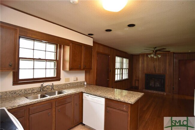 Building Photo - 2510 Nottingham Dr